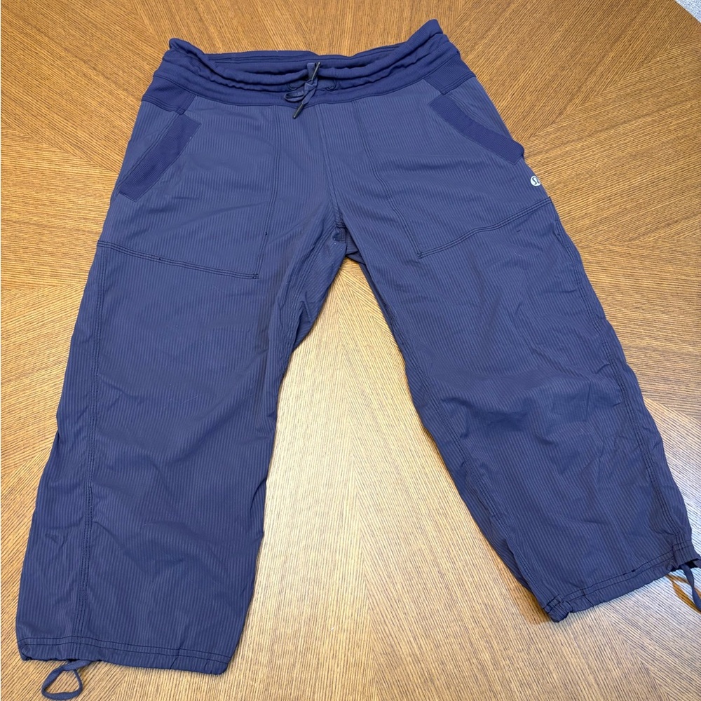 Lululemon Athletica Dark Blue Activewear Capri Pants